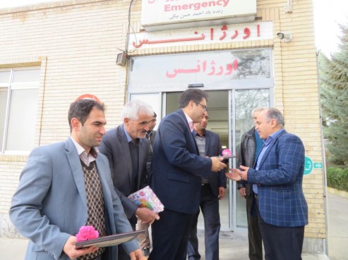 شهردار و اعضای شورای اسلامی شهر به پرستاران بیمارستان خاتم الانبیاء و اورژانس نطنز خداقوت گفتند شهردار و اعضای شورای اسلامی شهر به پرستاران بیمارستان خاتم الانبیاء و اورژانس نطنز خداقوت گفتند