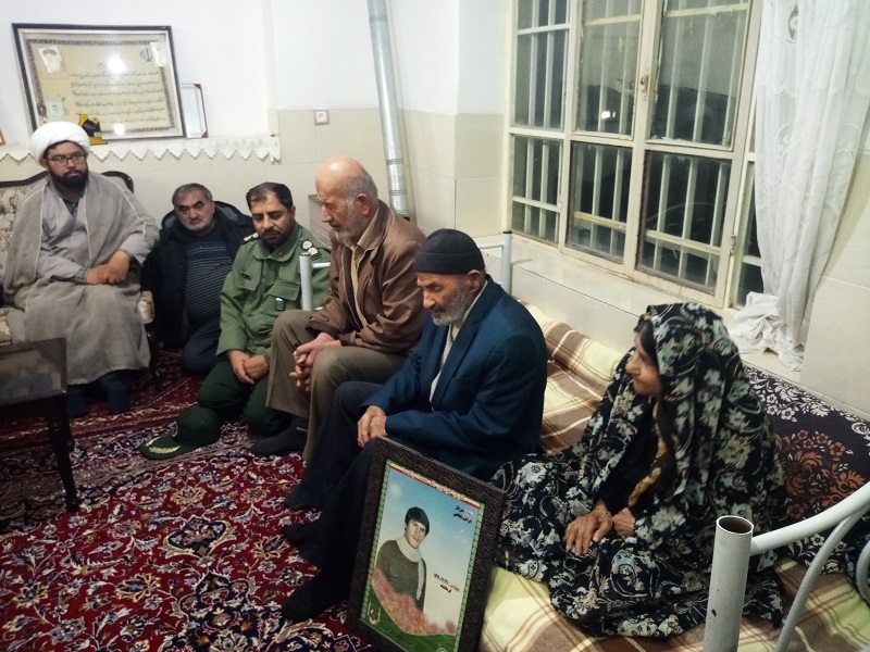 ایثار و ازخودگذشتگی میراث گران بهایی است که از شهدا به بسیجیان رسیده ایثار و ازخودگذشتگی میراث گران بهایی است که از شهدا به بسیجیان رسیده