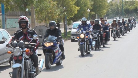 همایش موتورسواران قانونمند در فرمهین برگزار شد همایش موتورسواران قانونمند در فرمهین برگزار شد