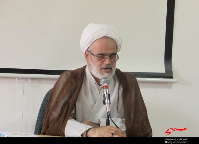 تقوا زیر بنای حرکت انسان به سمت سعادت واقعی است/بصیرت به معنای آگاهی ، تصمیم به موقع و اقدام قاطعانه است تقوا زیر بنای حرکت انسان به سمت سعادت واقعی است/بصیرت به معنای آگاهی ، تصمیم به موقع و اقدام قاطعانه است
