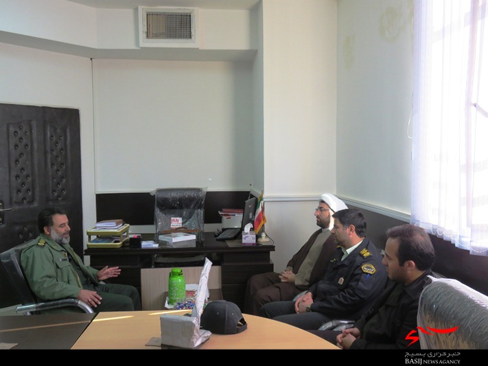 دیدار فرمانده نیروی انتظامی شهرستان با فرمانده سپاه ناحیه کمیجان به مناسبت روز پاسدار دیدار فرمانده نیروی انتظامی شهرستان با فرمانده سپاه ناحیه کمیجان به مناسبت روز پاسدار