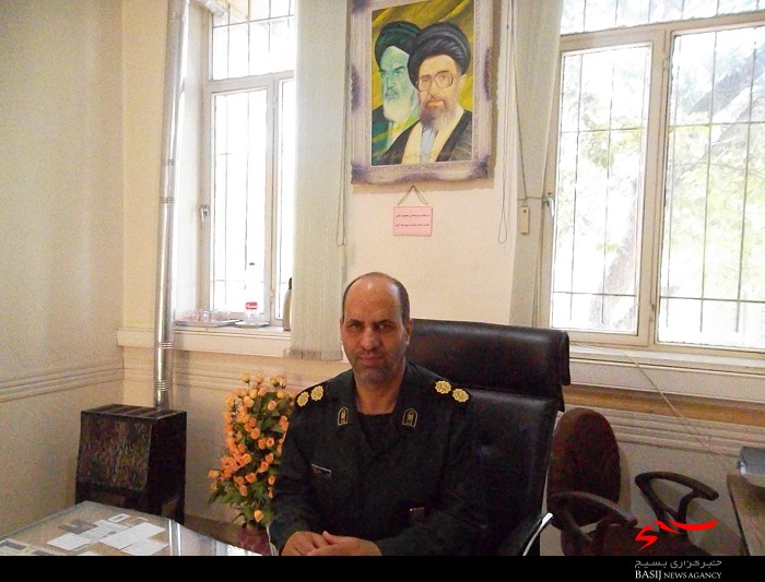حضرت امام خمینی(ره) يک شخصيت جامع و داراي جميع صفات عالیه می باشد حضرت امام خمینی(ره) يک شخصيت جامع و داراي جميع صفات عالیه می باشد