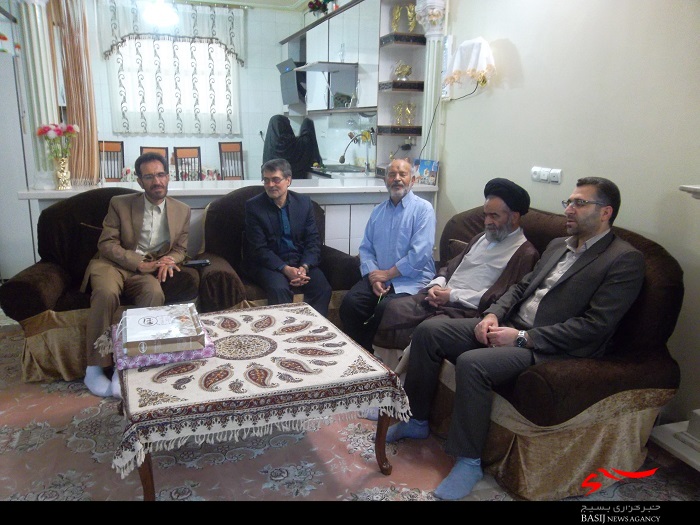 سرکشی ازخانواده های شهیدان نوری وافشار سرکشی ازخانواده های شهیدان نوری وافشار