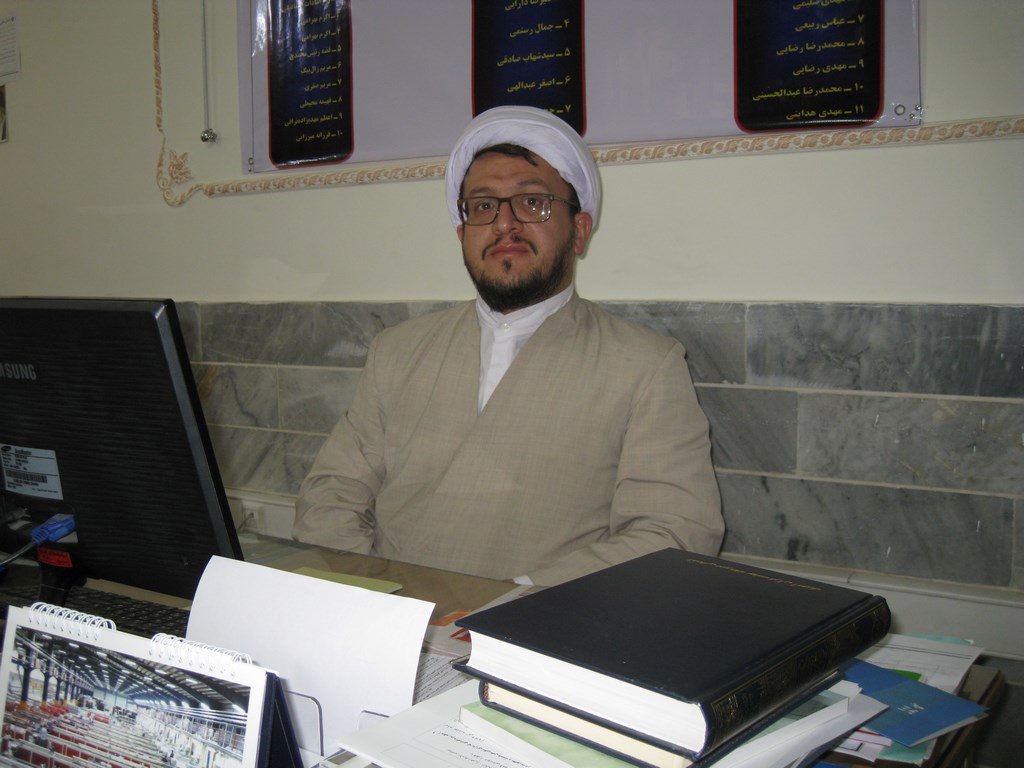 حمزه سیدالشهدایکی از شخصیتهای بزرگ در تاریخ اسلام است حمزه سیدالشهدایکی از شخصیتهای بزرگ در تاریخ اسلام است