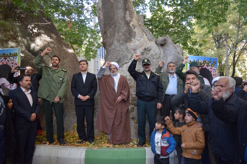 تجمع و راهپیمایی مردمی محلات در محکومیت اغتشاشات اخیر /حضوربسیجیان شهرستان محلات در نمازجمعه/میزخدمت بسیج کارمندان باحضورمسولین شهرستانی تجمع و راهپیمایی مردمی محلات در محکومیت اغتشاشات اخیر /حضوربسیجیان شهرستان محلات در نمازجمعه/میزخدمت بسیج کارمندان باحضورمسولین شهرستانی