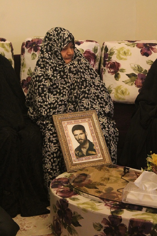 دیدار جمعی ازمسئولین سپاه شهرستان البرز و سپاه استان البرز از خانواده و مادر شهید بزرگواری که با آزمایشات DNE شناسایی شد//گزارش تصویری