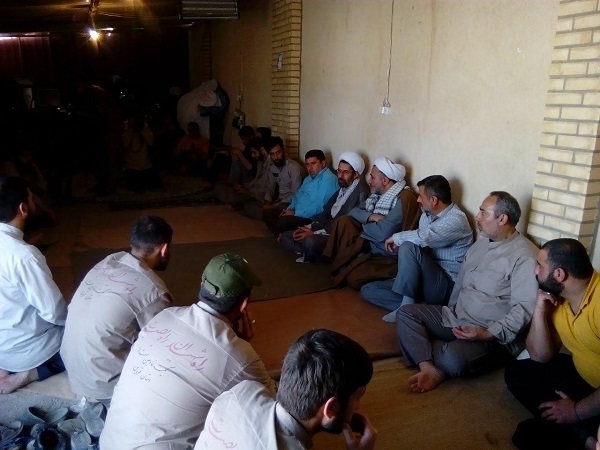کار خادمین راهیان نور بسیار ارزشمند است .