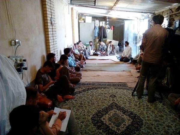 کار خادمین راهیان نور بسیار ارزشمند است .