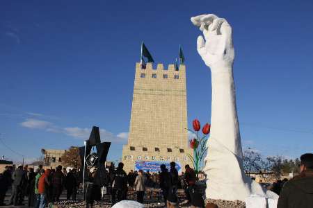 رونمایی تندیس بزرگ انتفاضه در روستای دیزج شاهرود