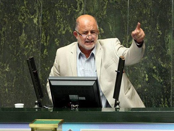 مدیران با حقوق های نجومی در پی سست کردن پایه های نظام اسلامی هستند