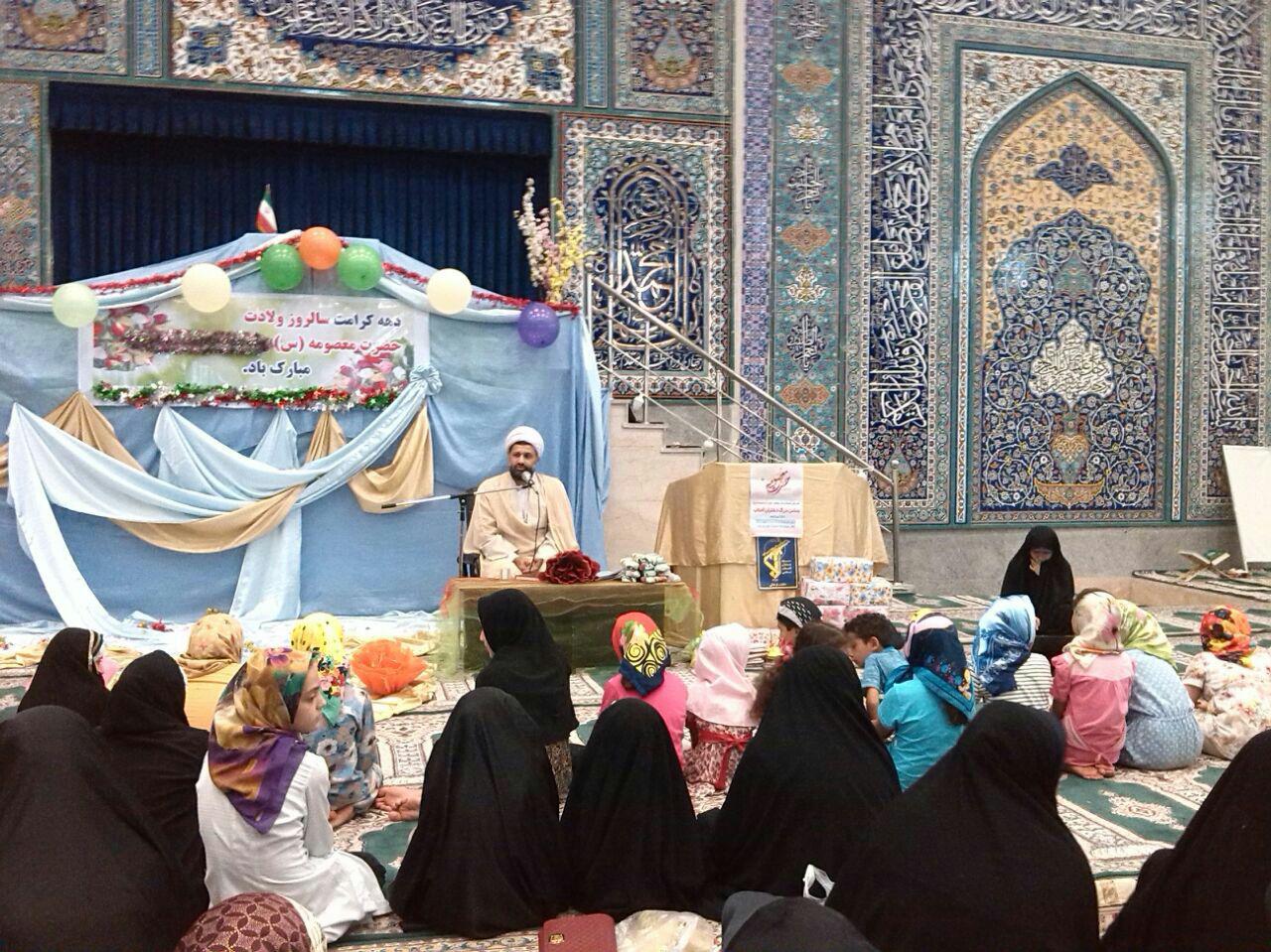 تجلیل ازهفتاددخترمؤفق املشی درآستانه میلادحضرت معصومه.س.