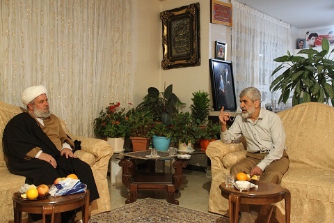 حجت الاسلام نعیمی از خانواده شهید احمدی روشن بازدید کرد
