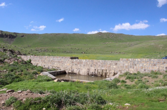 ضرورت توسعه آبخیزداری و مهار آب چشمه ها در روستاها برای مقابله با بحران کم آبی/ تکمیل پروژه آّبخیزداری روستای استیلی(اسطلو)می تواند یکی از الویت های سپاه باشد