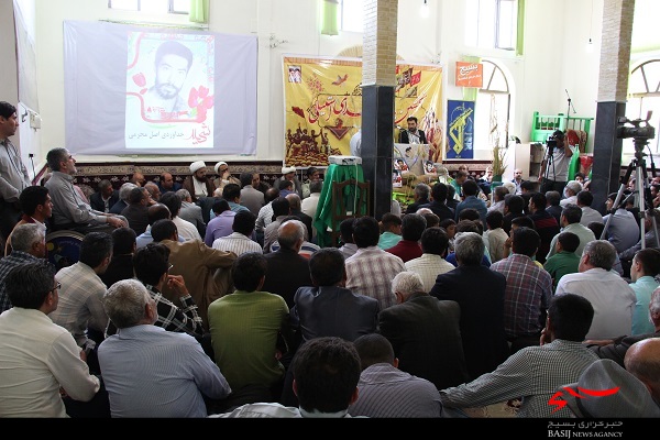 تجلیل از خانواده شهدا و ایثارگران در روستای استیلی/ حمید استیلی: شهدا، پهلوانان و افتخارآفرینان اصلی این کشور هستند