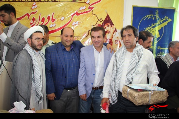 تجلیل از خانواده شهدا و ایثارگران در روستای استیلی/ حمید استیلی: شهدا، پهلوانان و افتخارآفرینان اصلی این کشور هستند