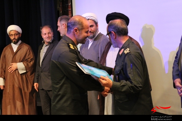 قصد دشمنان از توطئه های کنونی نابودی انقلاب است