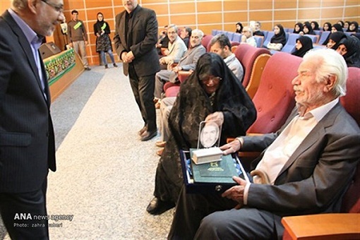 مراسم تجلیل از خانواده شهدا در دانشگاه علوم پزشکی آزاد تهران برگزار شد