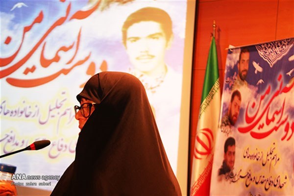 مراسم تجلیل از خانواده شهدا در دانشگاه علوم پزشکی آزاد تهران برگزار شد
