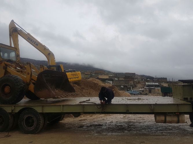 لای روبی کردن مسیل های شهر ایلام به منظور پیشگیری از وقوع سیل
