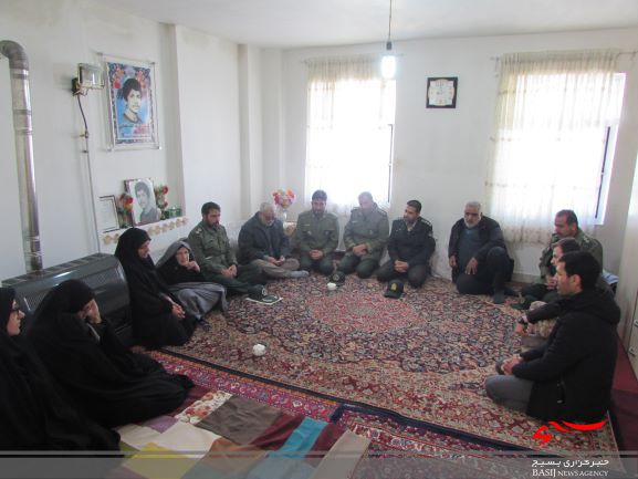 گلباران مزار شهدا/دیدار با خانواده شهدا و خانواده های محروم روستای سرسختی شهرستان شازند