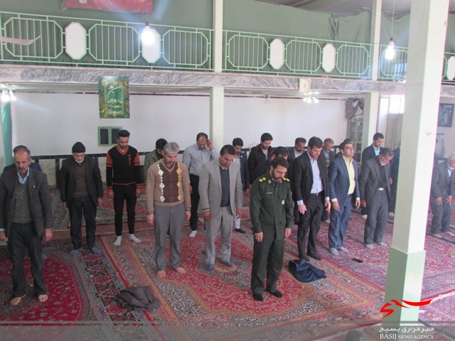 گلباران قبور شهدا/افتتاح حسینیه سردار سلیمانی در روستای دستجرده شهرستان شازند