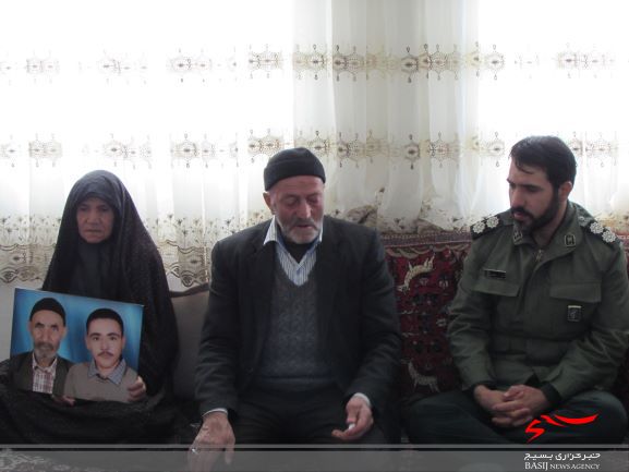 گرامیداشت سالگرد پبروزی انقلاب اسلامی/گلباران قبور شهدا و دیدار با خانواده شهید و خانواده محرومین/افتتاح یک دستگاه واحد مسکونی در روستای ظهیر آباد شهرستان شازند گرامیداشت سالگرد پبروزی انقلاب اسلامی/گلباران قبور شهدا و دیدار با خانواده شهید و خانواده محرومین/افتتاح یک دستگاه واحد مسکونی در روستای ظهیر آباد شهرستان شازند