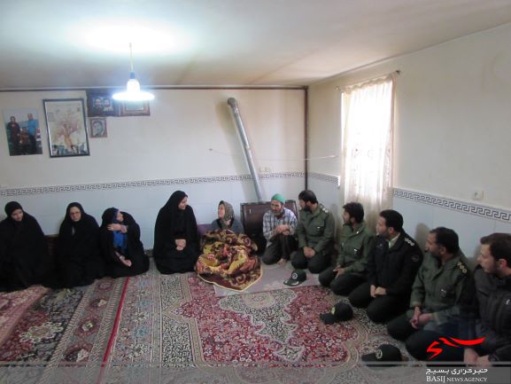 گرامیداشت سالگرد پبروزی انقلاب اسلامی/گلباران قبور شهدا و دیدار با خانواده شهید و خانواده محرومین/افتتاح یک دستگاه واحد مسکونی در روستای ظهیر آباد شهرستان شازند گرامیداشت سالگرد پبروزی انقلاب اسلامی/گلباران قبور شهدا و دیدار با خانواده شهید و خانواده محرومین/افتتاح یک دستگاه واحد مسکونی در روستای ظهیر آباد شهرستان شازند