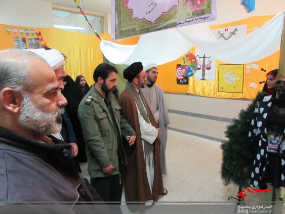 دیدار از نمایشگاه انقلابی مدرسه شهید بهاری شهر آستانه با حضور فرمانده سپاه شازند و دیگر مسئولین شهرستان برگزار شد.