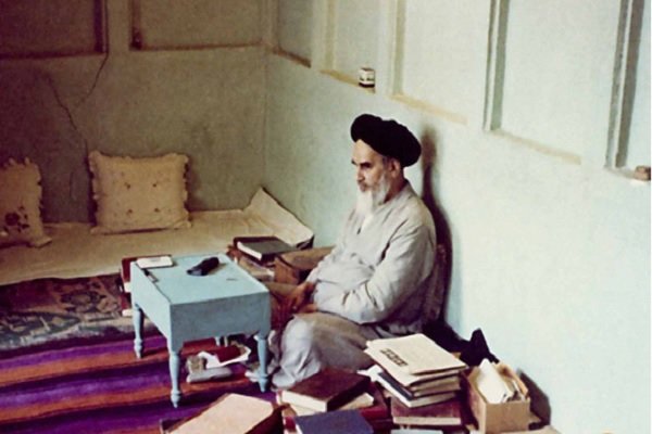 خبر امام(ره) از جنگ تحمیلی در زمان تبعید خبر امام(ره) از جنگ تحمیلی در زمان تبعید