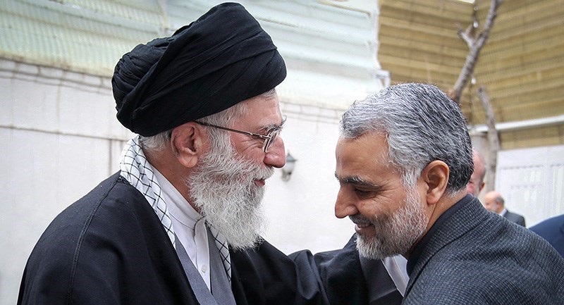 اگر کسی جلوی امام و انقلاب ما بایستد در مقابل همه دنیایش می&zwnj;ایستیم/حاج قاسم برای این انقلاب در دهان گرگ می&zwnj;رفت