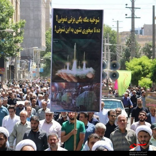 پلاکارد جالب در راهپیمایی روز قدس/ عکس
