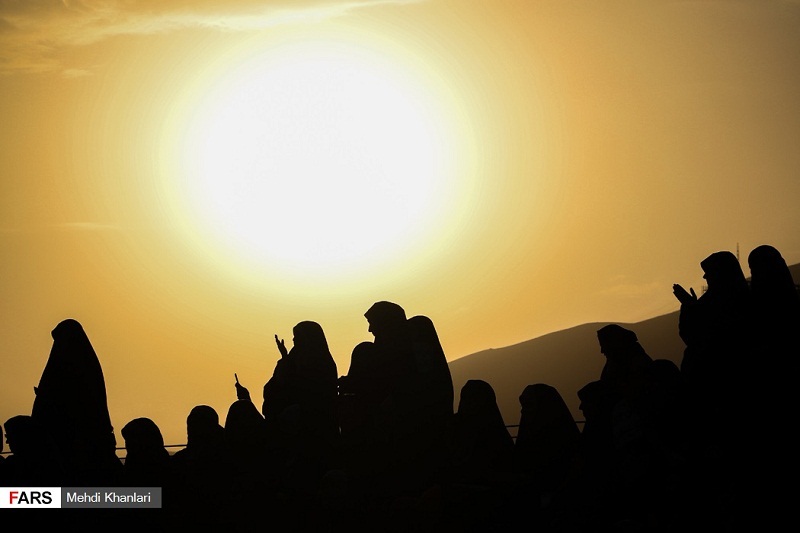 اجتماع بزرگ بانوان در کنار دریاچه خلیج فارس
