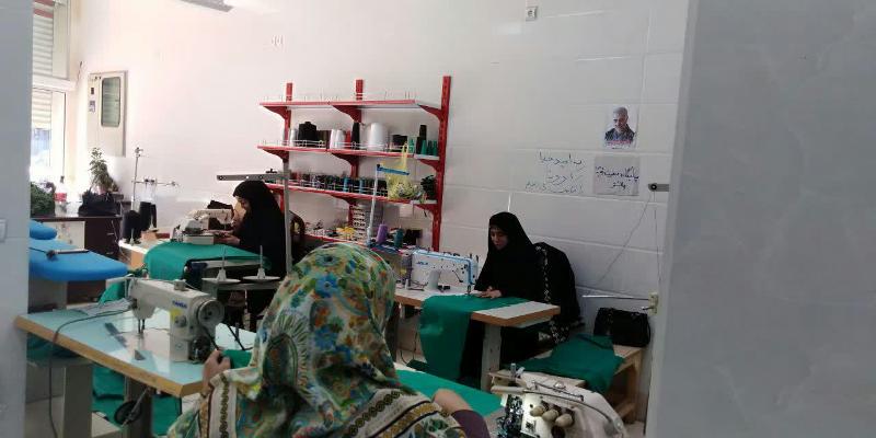 تلاش بانوان بسیجی چالشتر برای مقابله با کرونا