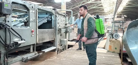 ضدعفونی معابر شهری، بیمارستان ها و کارگاه ها توسط بسیجیان ناحیه مسلم بن عقیل