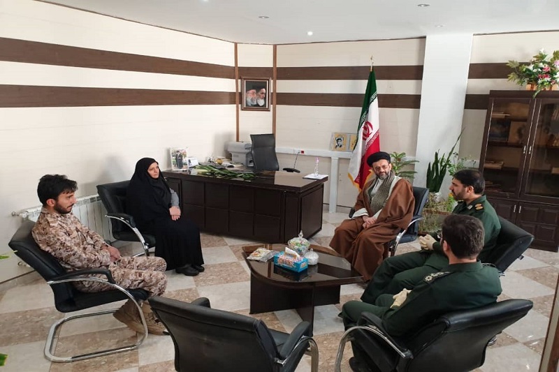 تقدیر فرمانده سپاه ناحیه مقاومت بسیج شازند و امام جمعه شازند از بخشداران تقدیر فرمانده سپاه ناحیه مقاومت بسیج شازند و امام جمعه شازند از بخشداران