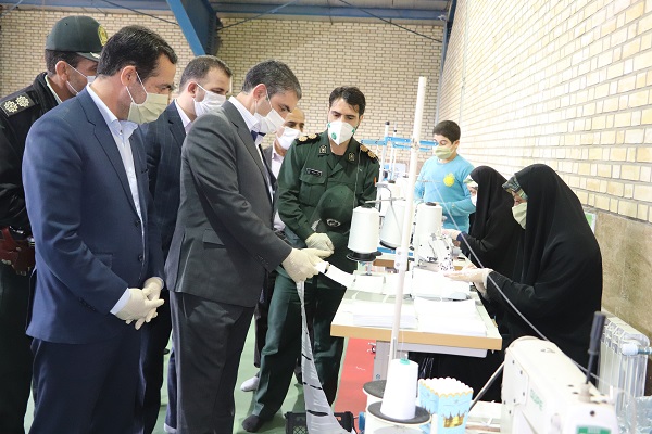 بازدید استاندار مرکزی از کارگاه تولید ماسک شهید حاج قاسم سلیمانی در شازند