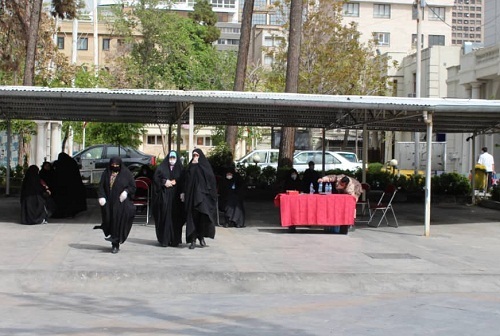 بانوان فرهنگساز و فداکار بسیجی&nbsp;گردان های الزهرا(س) برای نجات جان بیماران به جمع اهداکنندگان خون پیوستند