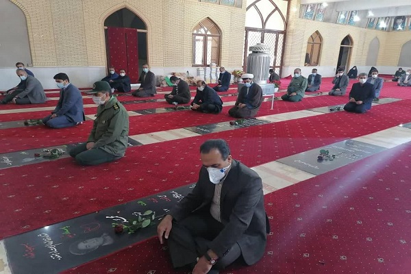 غبارروبی و گلباران قبور مطهر شهدای ارسنجان به مناسبت سالگرد شهادت حاج قاسم سلیمانی