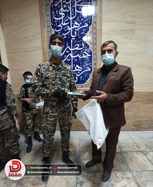 توزیع بسته های فرهنگی توسط بسیج دانشجویی دانشگاه آزاد کنگان + عکس