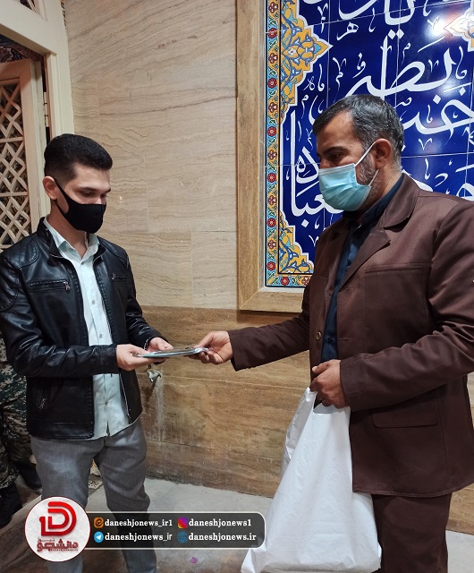 توزیع بسته های فرهنگی توسط بسیج دانشجویی دانشگاه آزاد کنگان + عکس