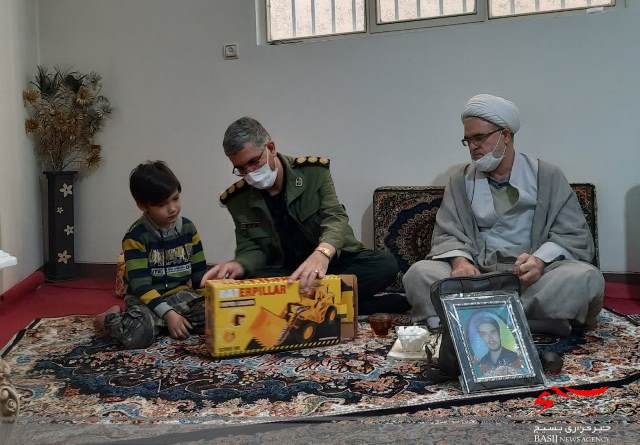 دیدار مسئولین سپاه ناحیه همدان با خانواده شهید &laquo;هزاره&raquo;