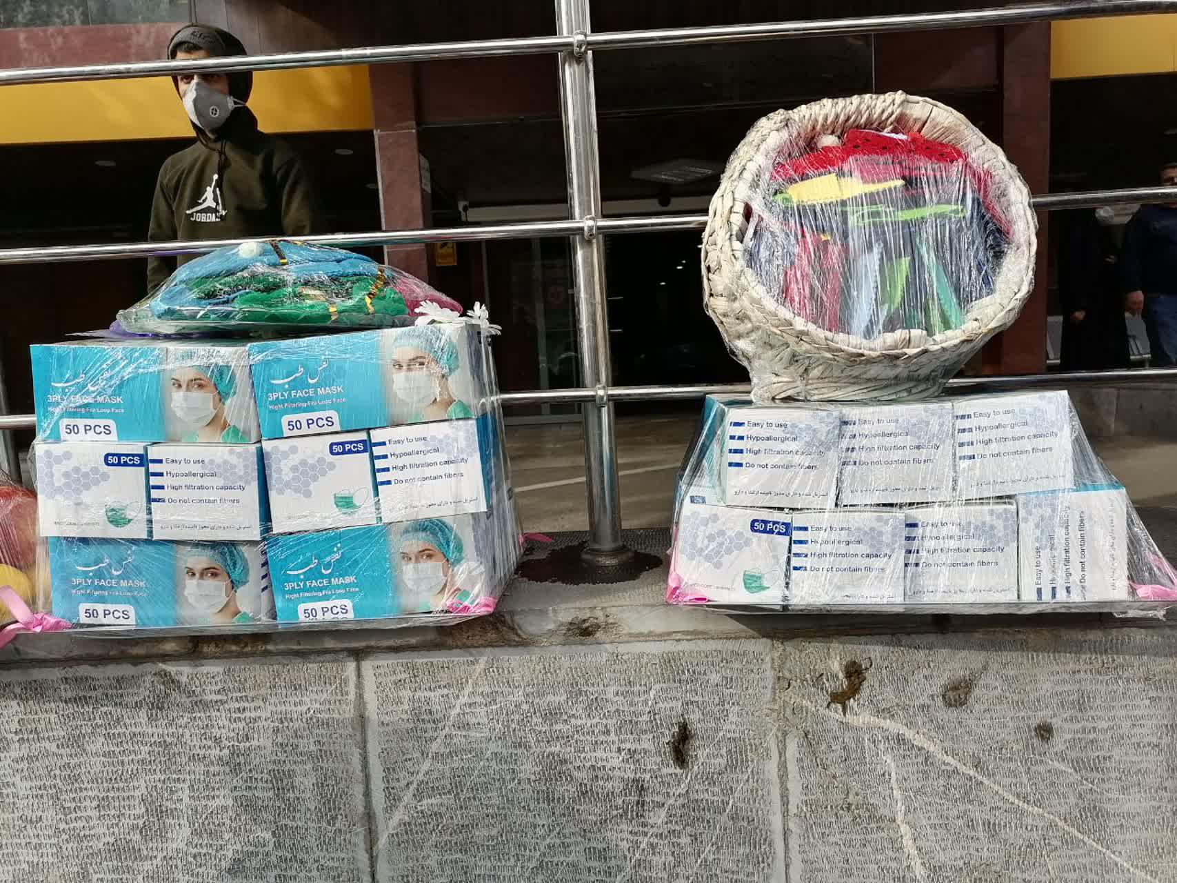 تجلیل خواهران بسیجی حوزه 370 شفاعت سپاه ناحیه ری از مدافعان سلامت در بیمارستان فیروزآبادی تجلیل خواهران بسیجی حوزه 370 شفاعت سپاه ناحیه ری از مدافعان سلامت در بیمارستان فیروزآبادی