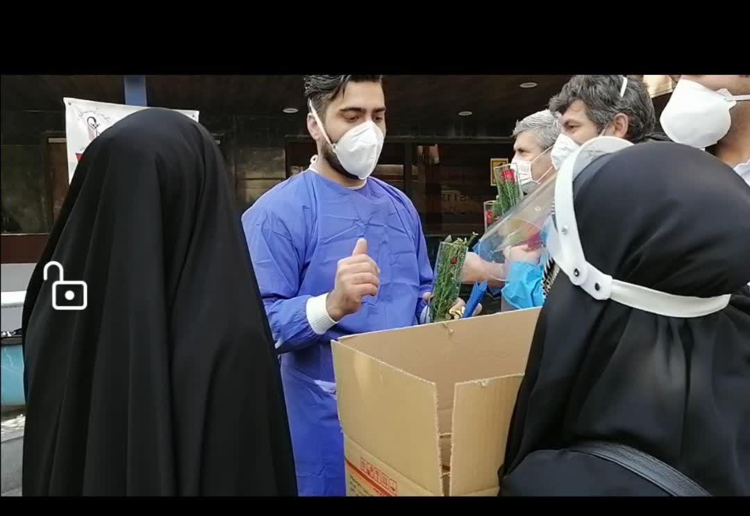 تجلیل خواهران بسیجی حوزه 370 شفاعت سپاه ناحیه ری از مدافعان سلامت در بیمارستان فیروزآبادی تجلیل خواهران بسیجی حوزه 370 شفاعت سپاه ناحیه ری از مدافعان سلامت در بیمارستان فیروزآبادی