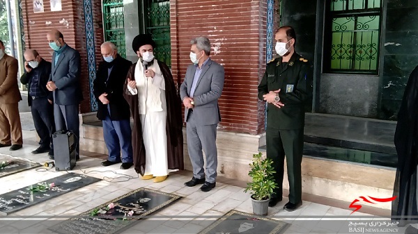 شهدا با خونشان غبار ظلم و وابستگی را از چهره ایران زدودند