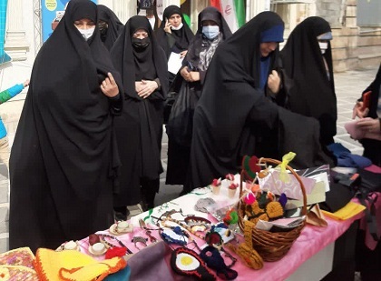 راه اندازی غرفه جهش تولید و ارائه محصولات تولیدی زنان کار آفرین