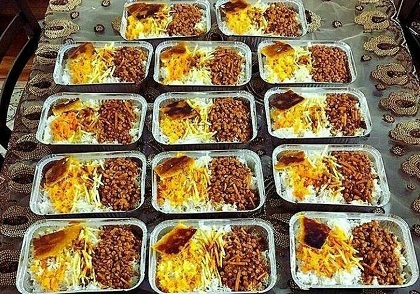 تهیه و توزیع بسته های معیشتی و غذای گرم ویژه خانواده های آبرومند
