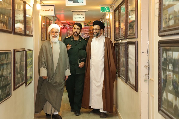 قدردانی ازخدمات جهادی بسیجیان پایگاه شهید تندگویان پتروشیمی قدردانی ازخدمات جهادی بسیجیان پایگاه شهید تندگویان پتروشیمی