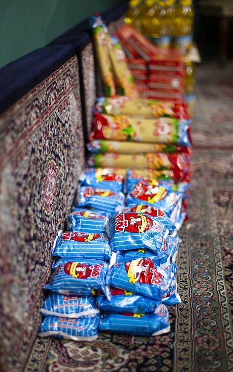 بسته بندی و اهدای بسته های ارزاق توسط هیات جوانان متوسلین به حضرت مهدی (عج)
