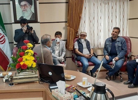 هنرمندان بسیجی از کادر درمان بیمارستان بقیه‌الله(عج) بازدید کردند