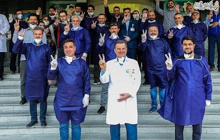 هنرمندان بسیجی از کادر درمان بیمارستان بقیه‌الله(عج) بازدید کردند